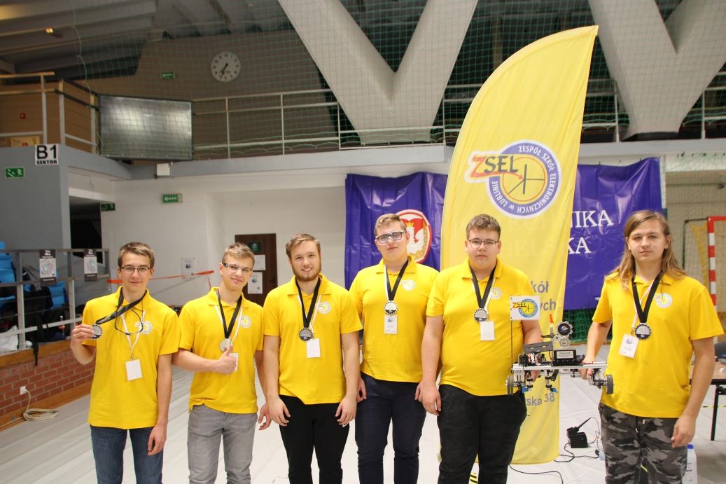Drużyna ZSEL wygrywa konkurs robotyki